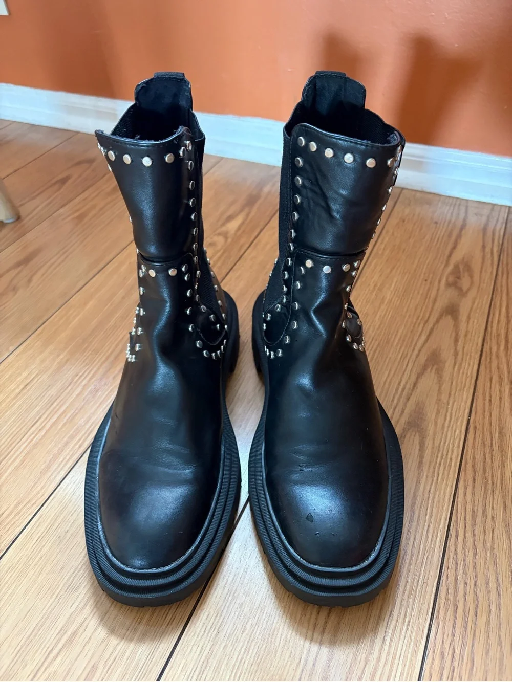 Zara Black EU39/US 8-8.5 Studded Chelsea Vegan Leather Boot Comfort Lug Sole
